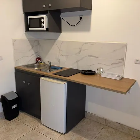 Le Cosy Mirande アパート